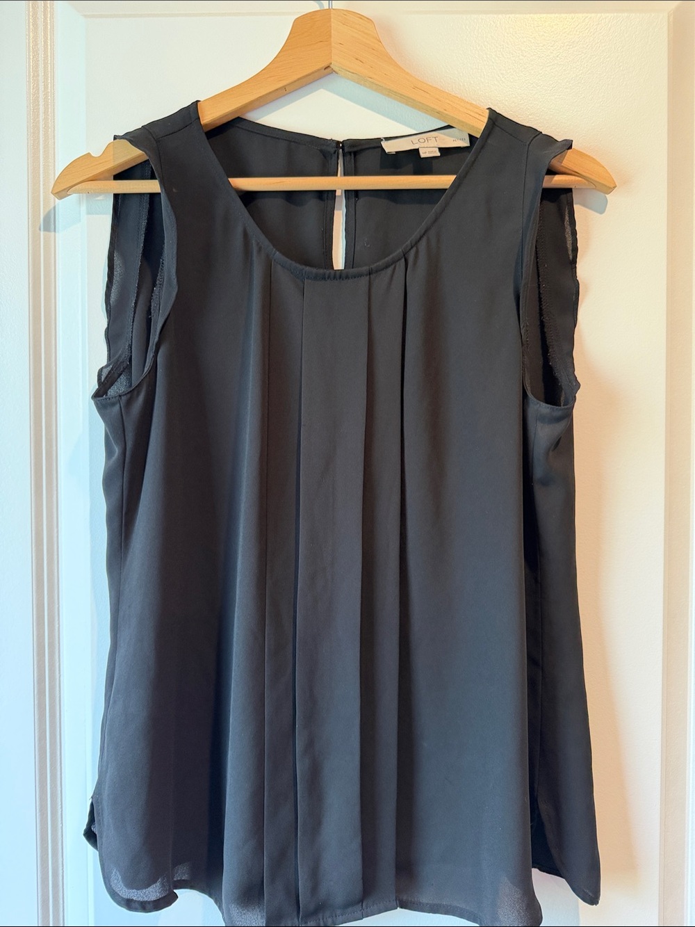 LOFT Black Sleeveless Pleated Shell Top